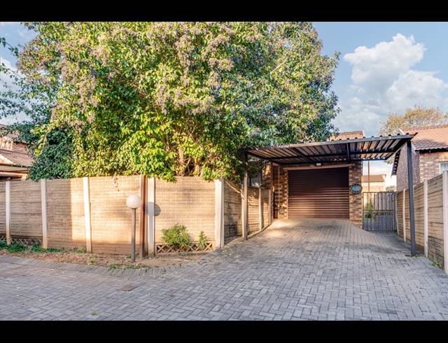 2 BEDROOM TOWNHOUSE FOR SALE IN ALLEN'S NEK